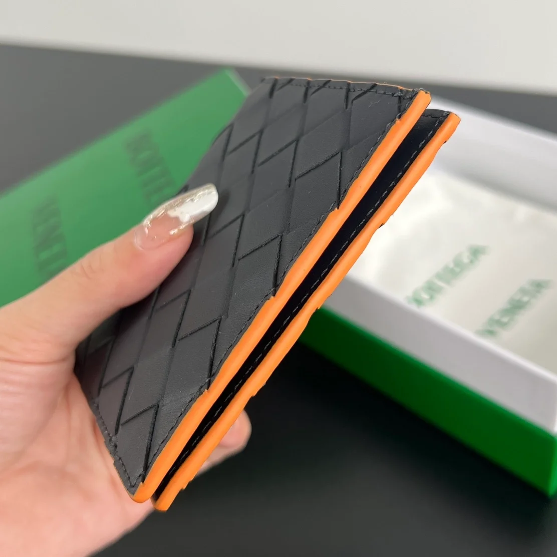 보테가 베네타 인트레치아토 슬림 폴더 지갑