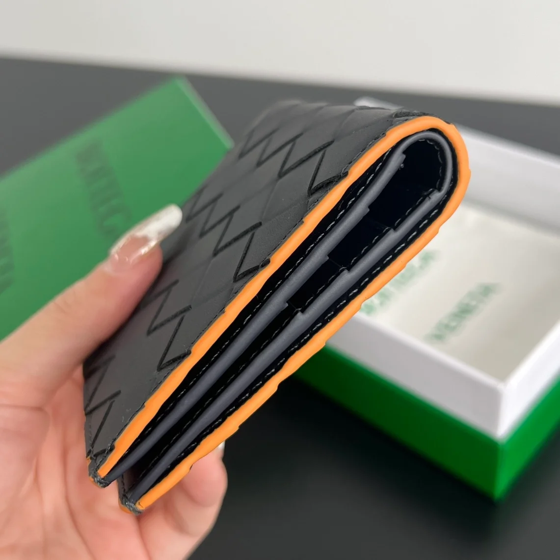 보테가 베네타 인트레치아토 슬림 폴더 지갑