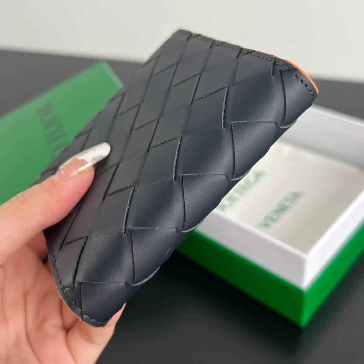 보테가 베네타 인트레치아토 슬림 폴더 지갑