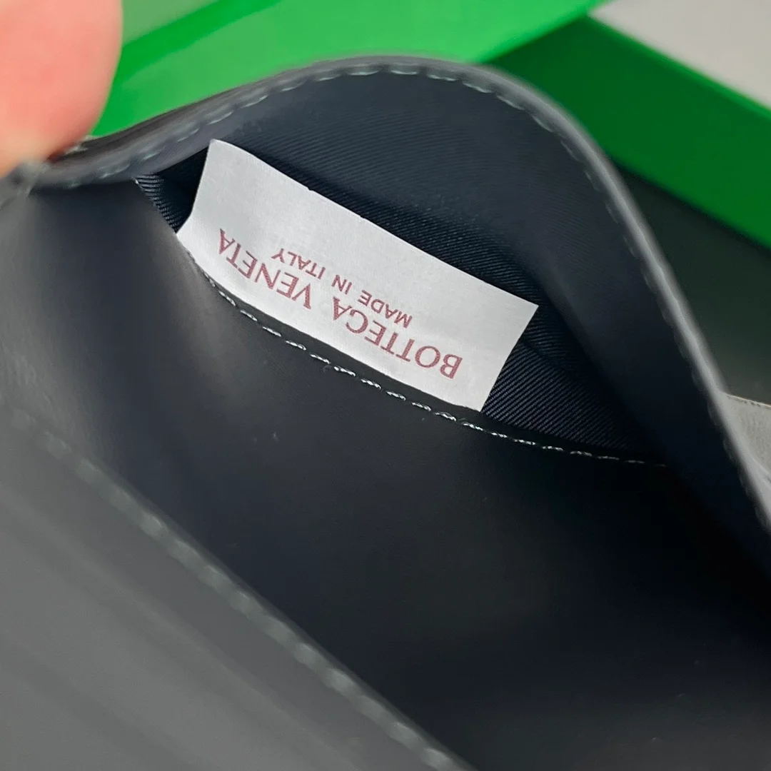 보테가 베네타 인트레치아토 슬림 폴더 지갑