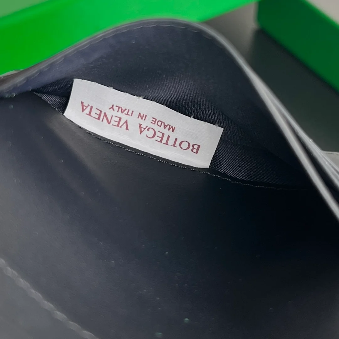 보테가 베네타 인트레치아토 슬림 폴더 지갑