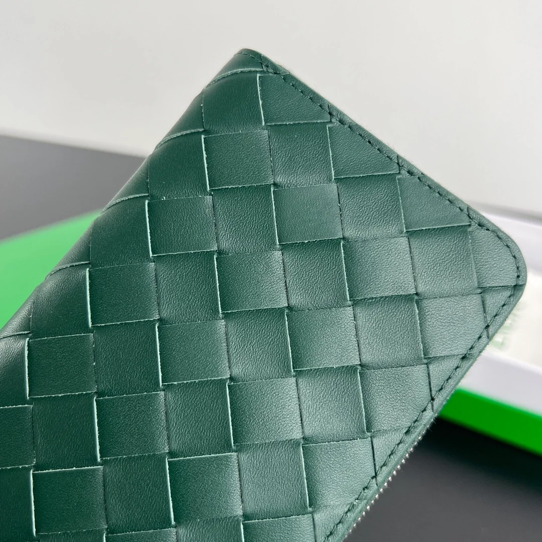 보테가 베네타 인트레치아토 지퍼 어라운드 지갑 그린