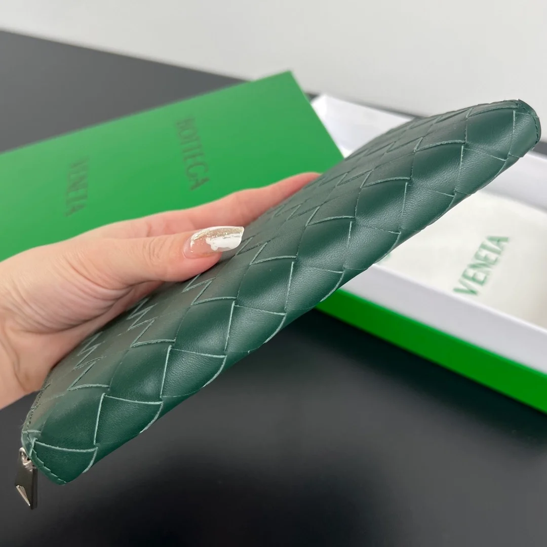 보테가 베네타 인트레치아토 지퍼 어라운드 지갑 그린