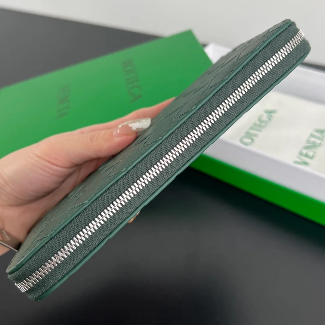 보테가 베네타 인트레치아토 지퍼 어라운드 지갑 그린