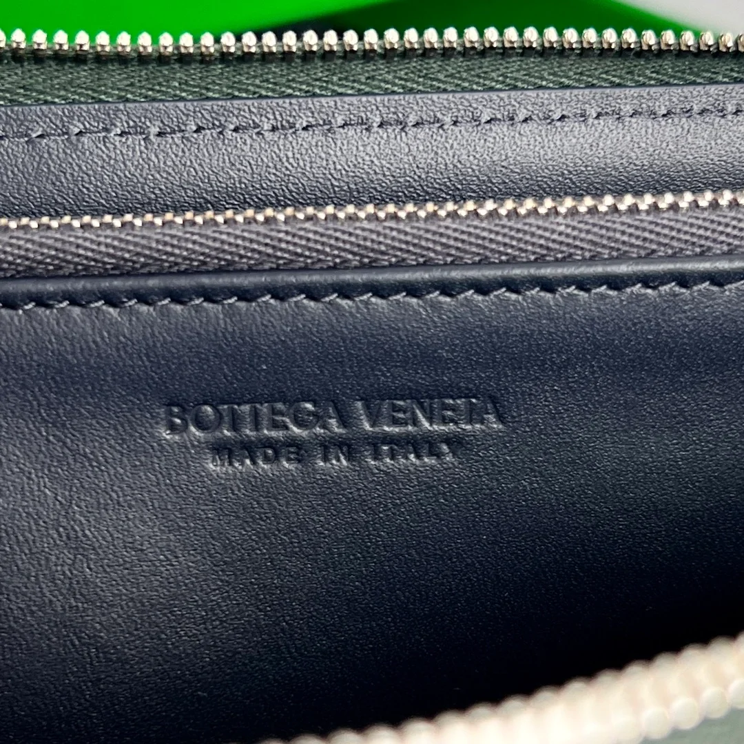 보테가 베네타 인트레치아토 지퍼 어라운드 지갑 그린