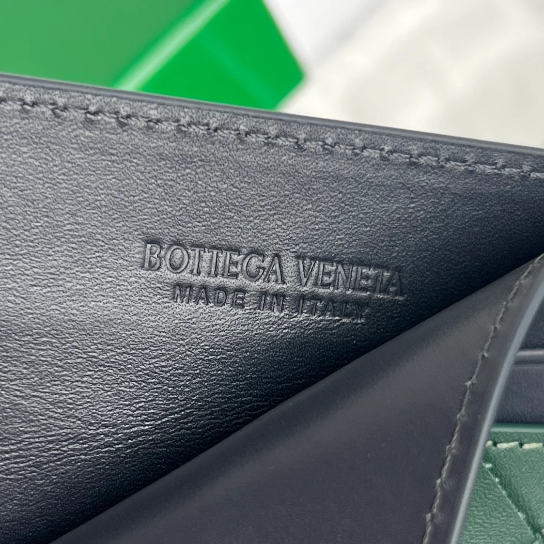 보테가 베네타 인트레치아토 투톤 카드지갑