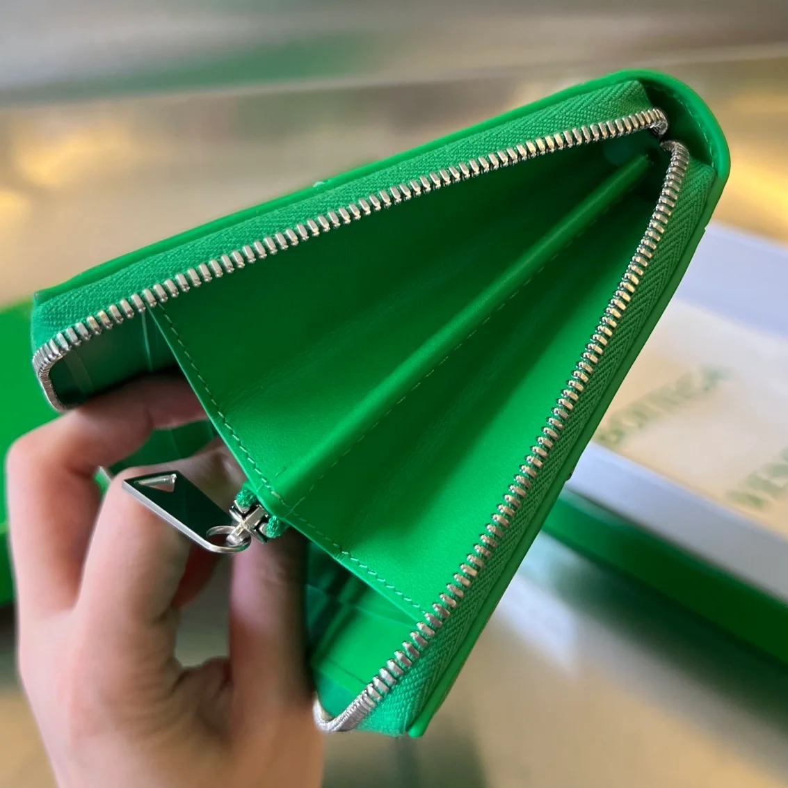 보테가 베네타 카세트 패러킷 어라운드 장지갑