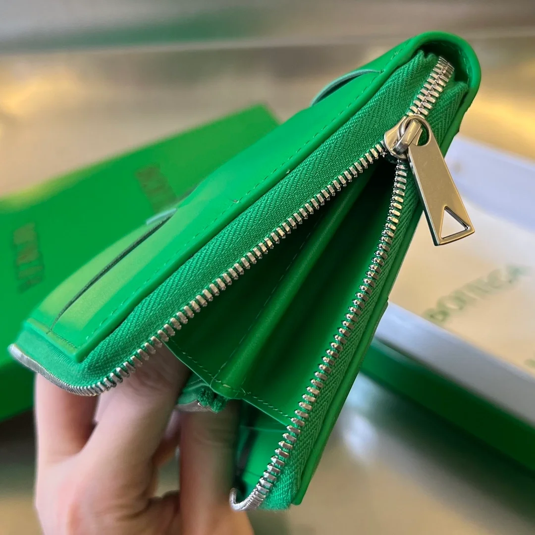 보테가 베네타 카세트 패러킷 어라운드 장지갑