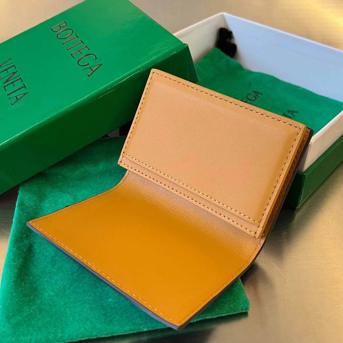 보테가 베네타 콥 인트레치아토 명함 케이스