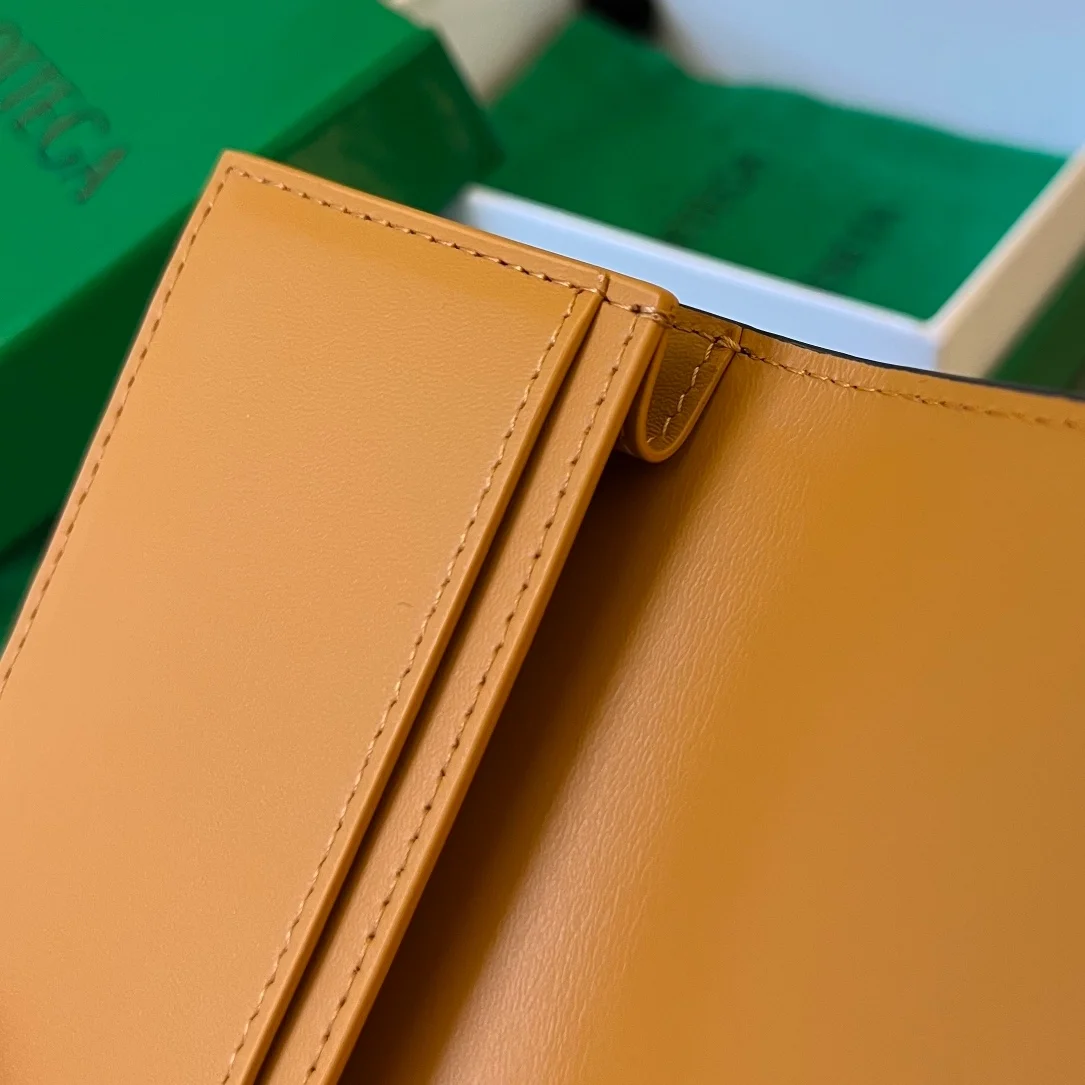 보테가 베네타 콥 인트레치아토 명함 케이스