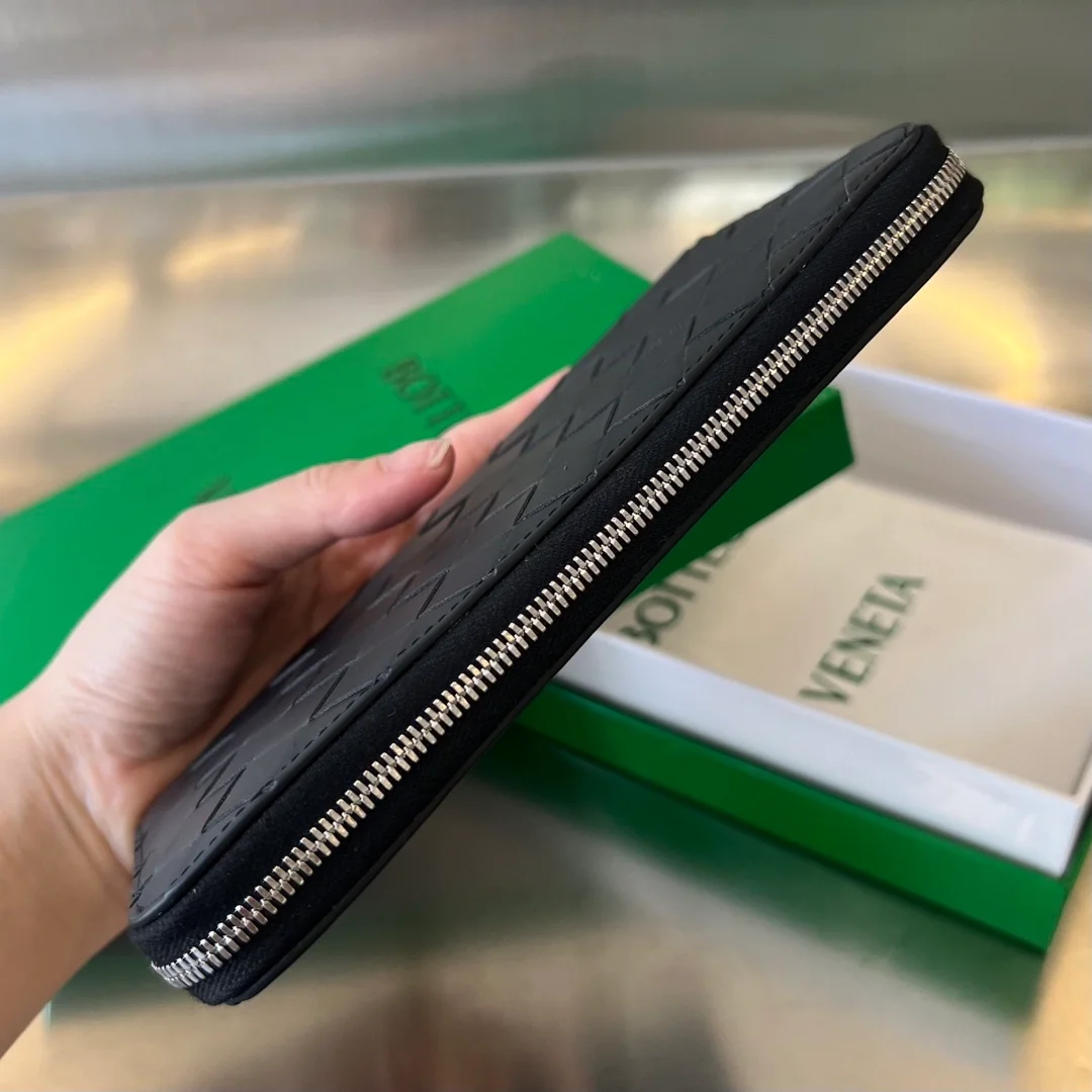 보테가 베네타 인트레치아토 어라운드 지갑 블랙/페러킷