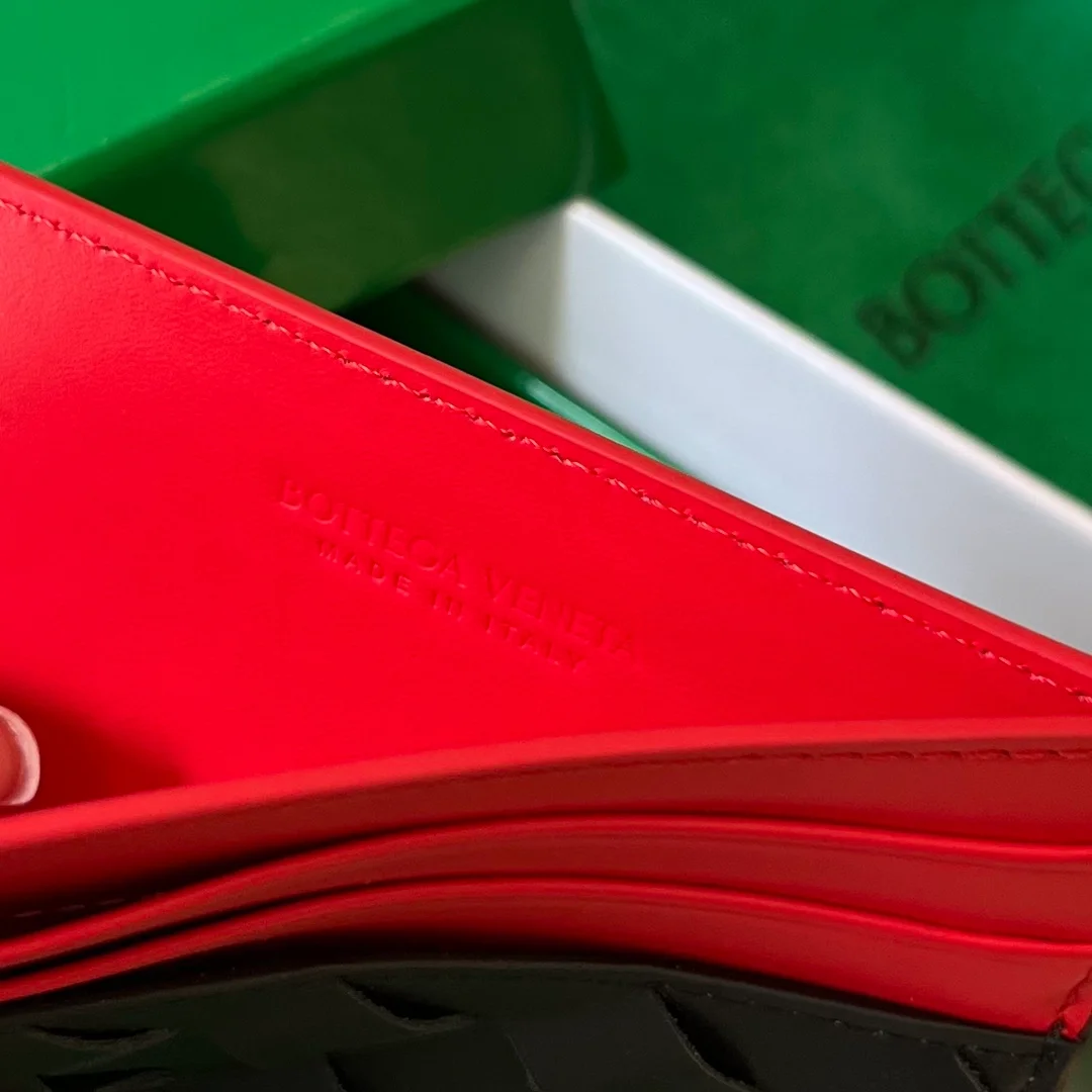 보테가 베네타 인트레치아토 투톤 카드지갑 레드