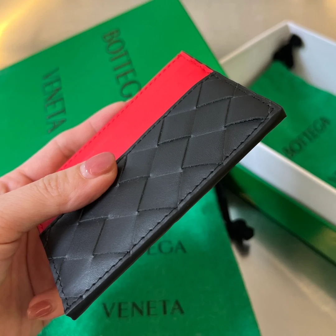 보테가 베네타 인트레치아토 투톤 카드지갑 레드