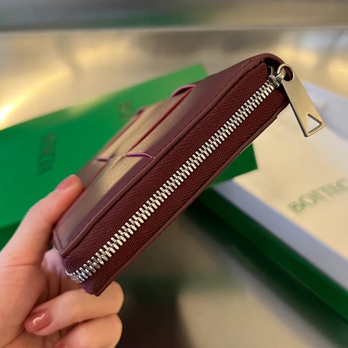 보테가 베네타 어라운드 지퍼 월릿 버건디