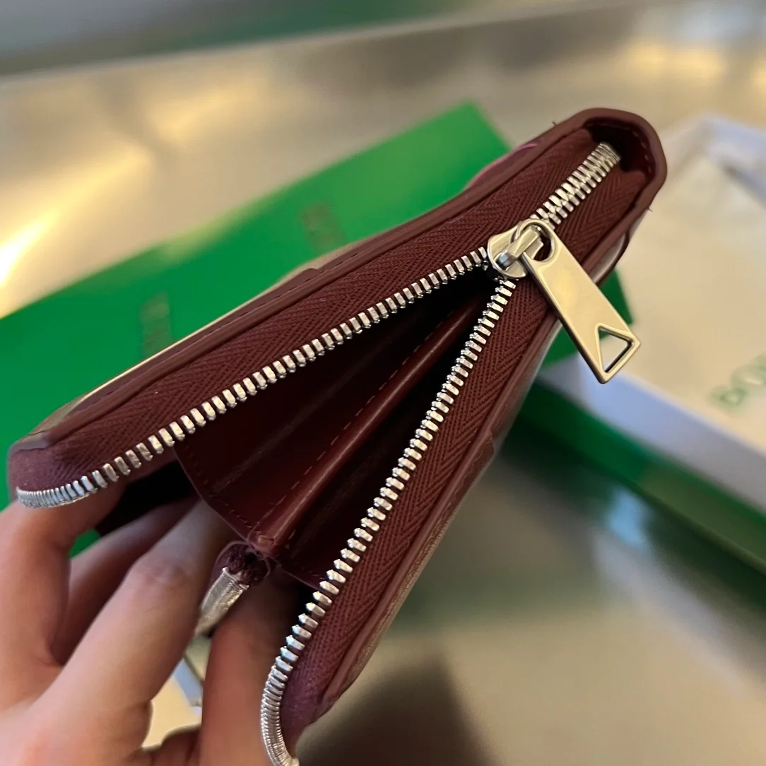 보테가 베네타 어라운드 지퍼 월릿 버건디