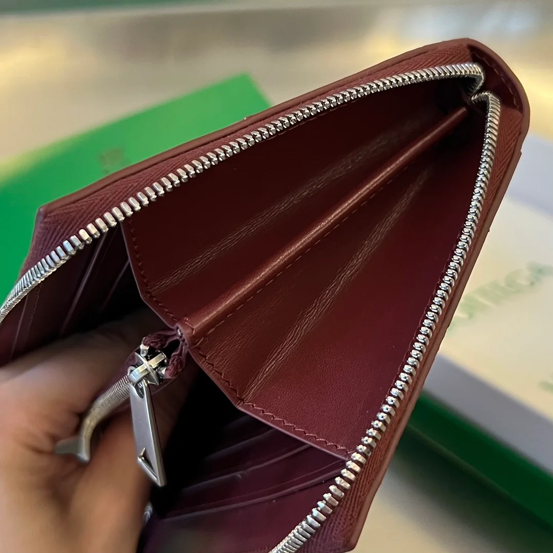 보테가 베네타 어라운드 지퍼 월릿 버건디