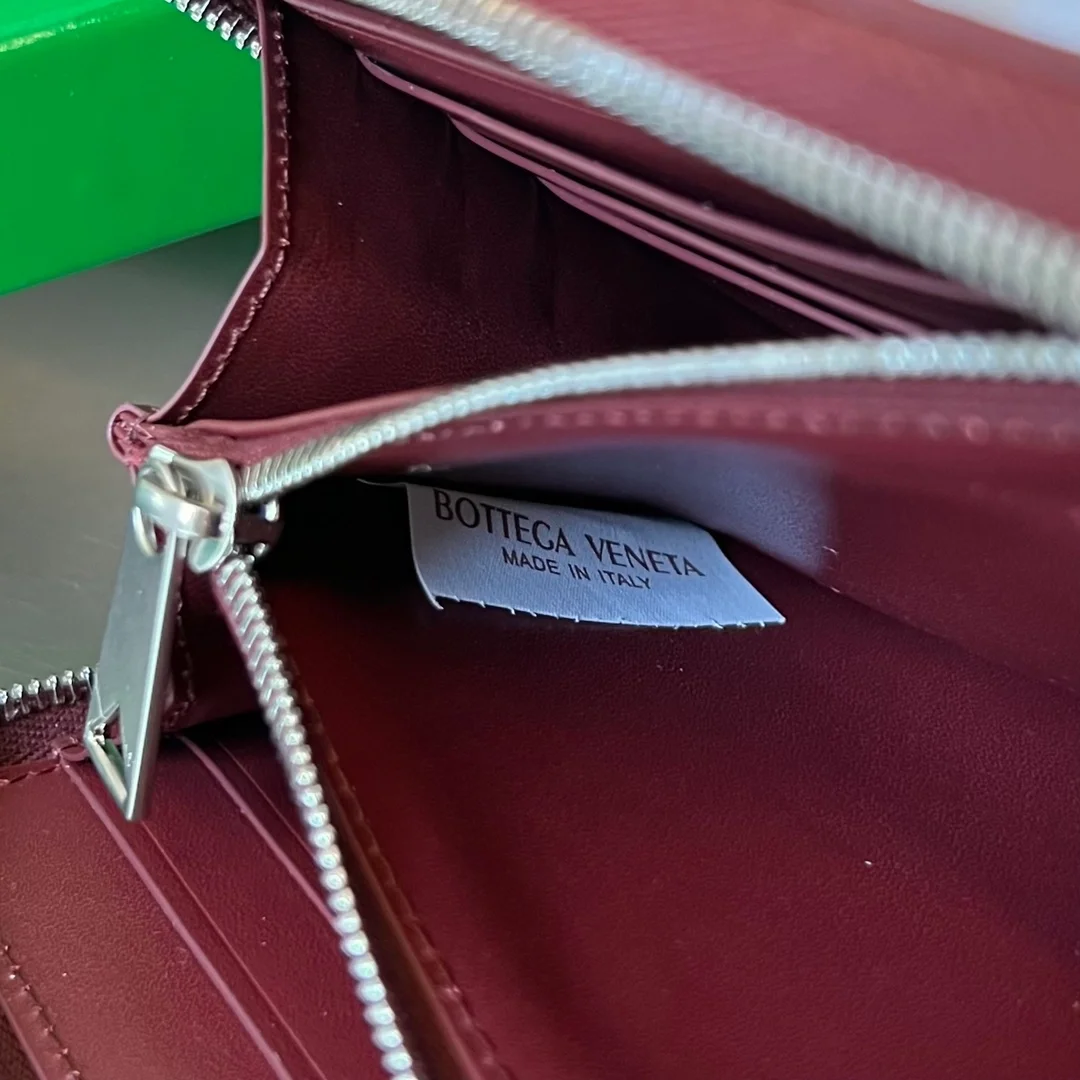 보테가 베네타 어라운드 지퍼 월릿 버건디