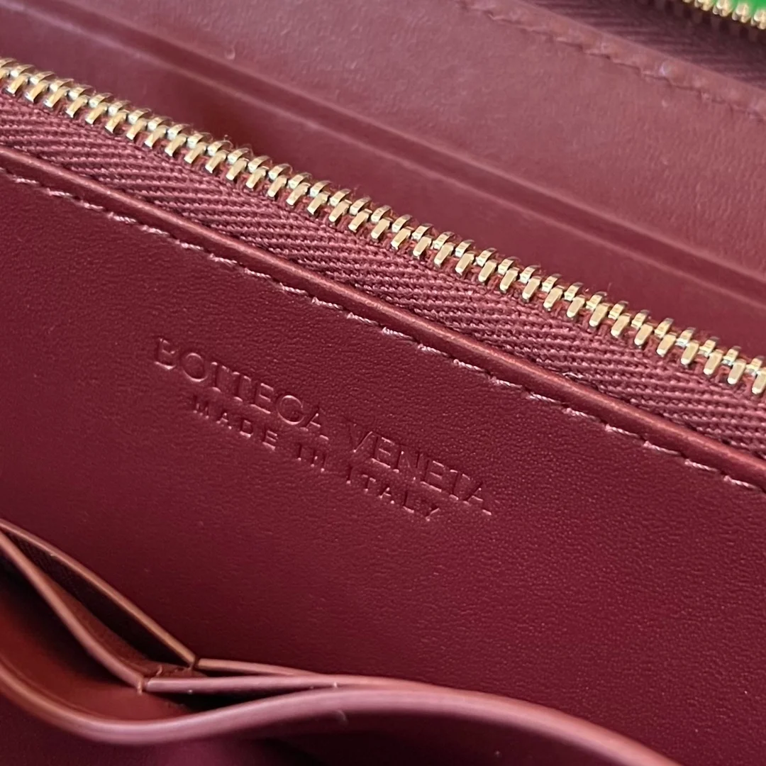 보테가 베네타 어라운드 지퍼 월릿 버건디