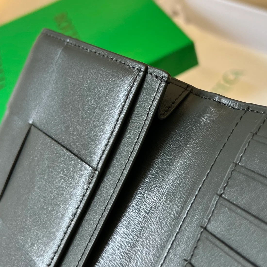 보테가 베네타 패러킷 장지갑 블랙