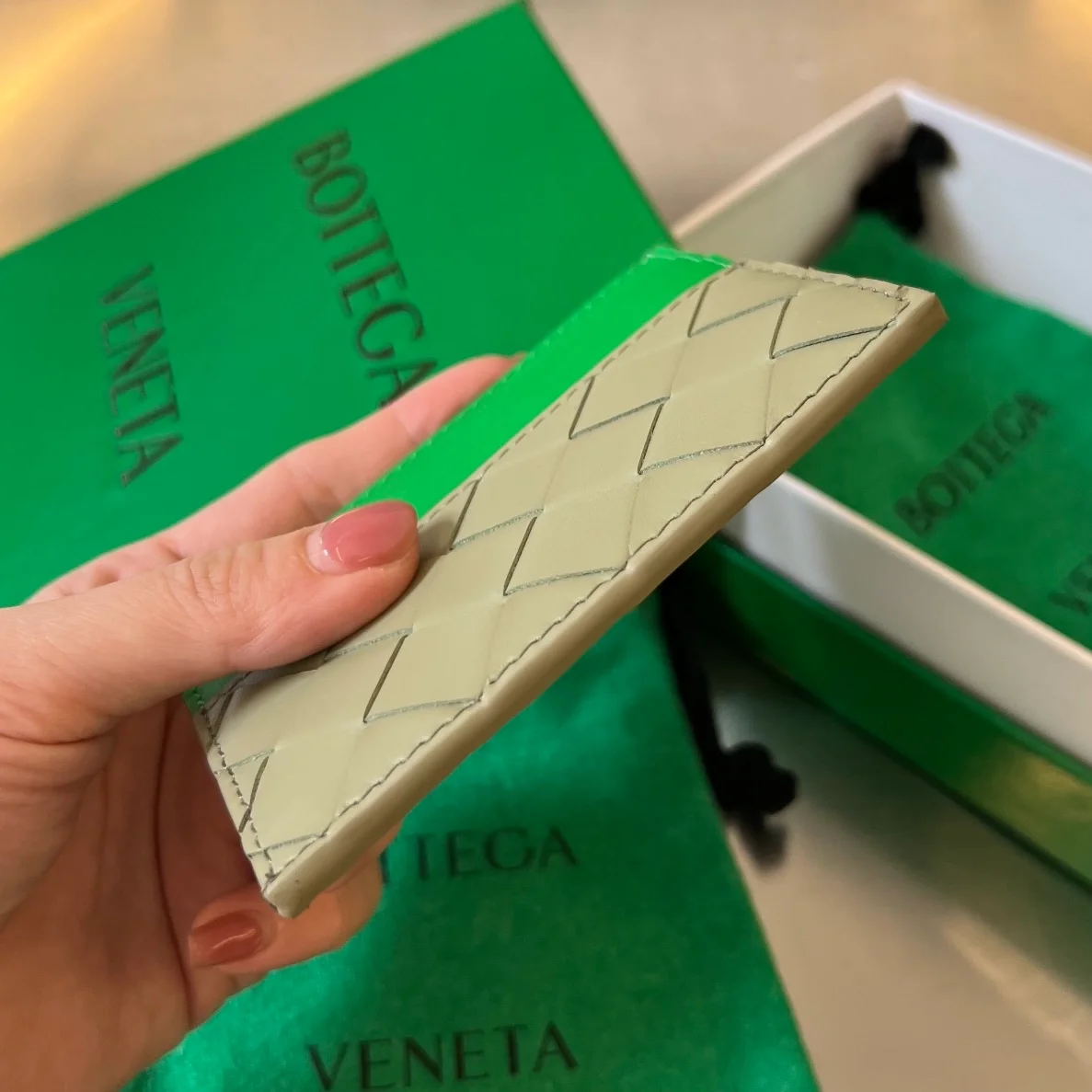 보테가 베네타 트래버틴 패러킷 카드케이스