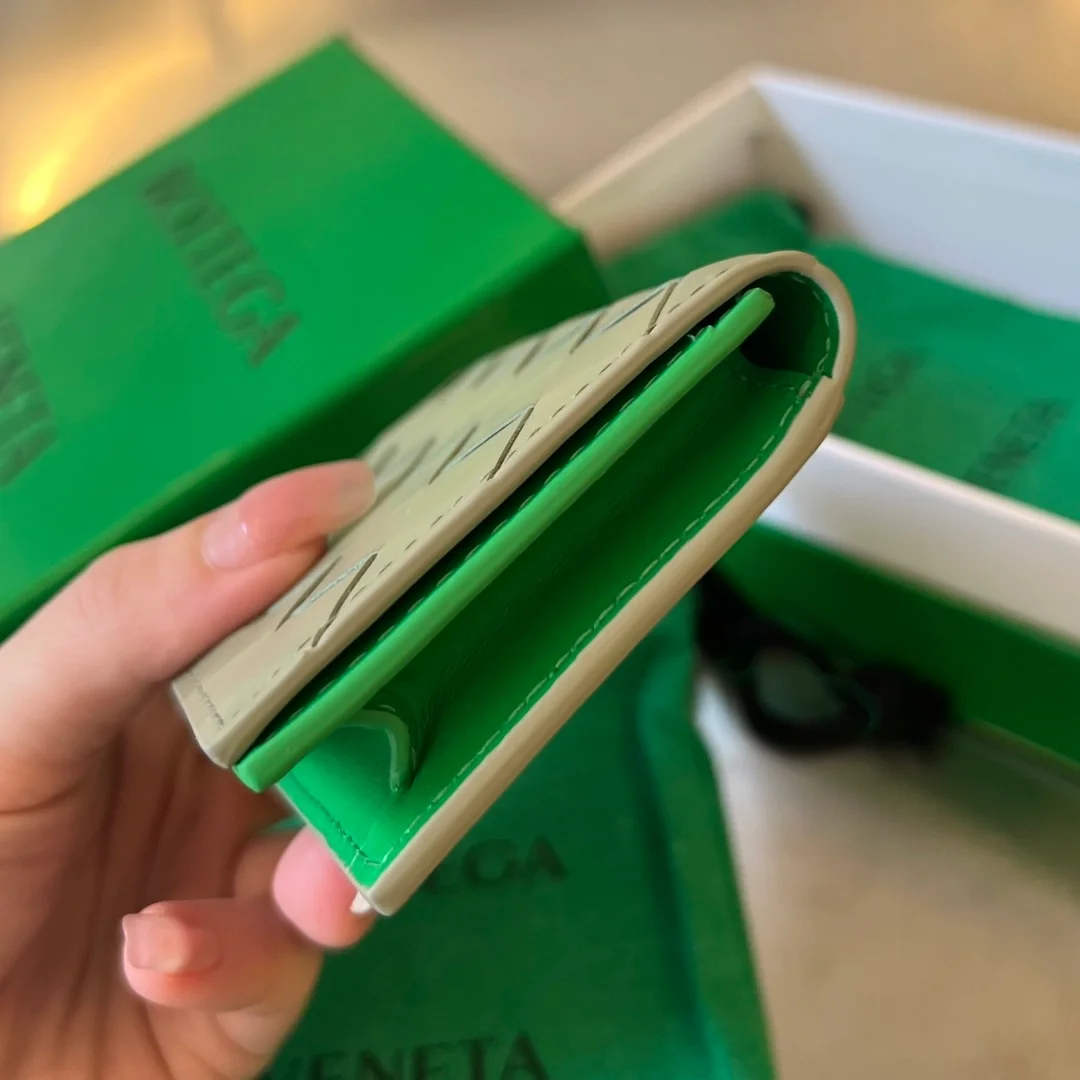 보테가 베네타 인트레치아토 트래버틴 명함지갑