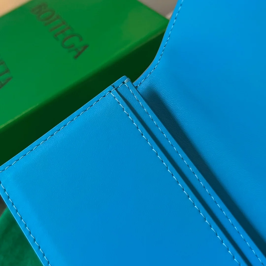 보테가 베네타 인트레치아토 썬더 명함케이스