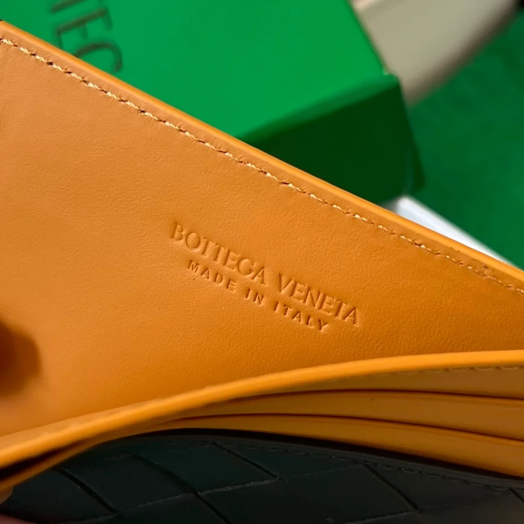 보테가 베네타 콥 인트레치아토 카드 케이스