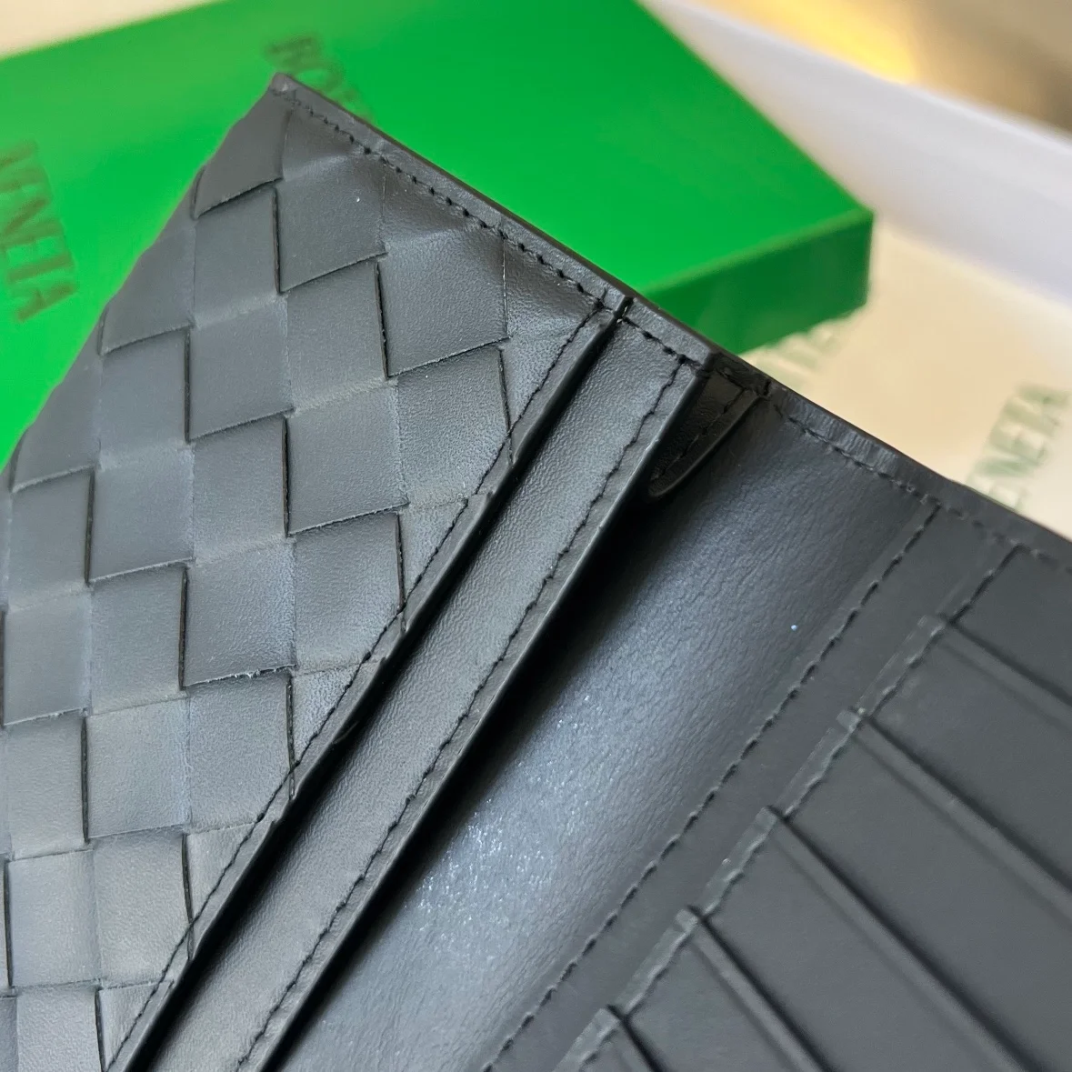 보테가 베네타 인트레치아토 장지갑 블랙