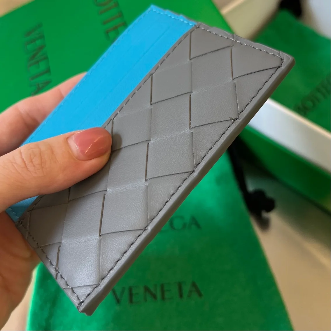 보테가 베네타 인트레치아토 투톤 카드 케이스 그레이블루