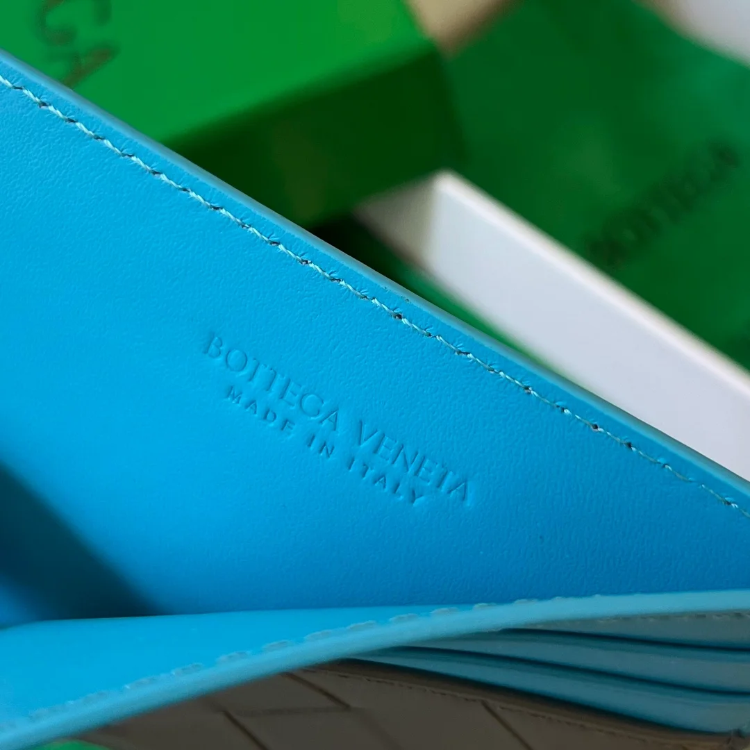 보테가 베네타 인트레치아토 투톤 카드 케이스 그레이블루