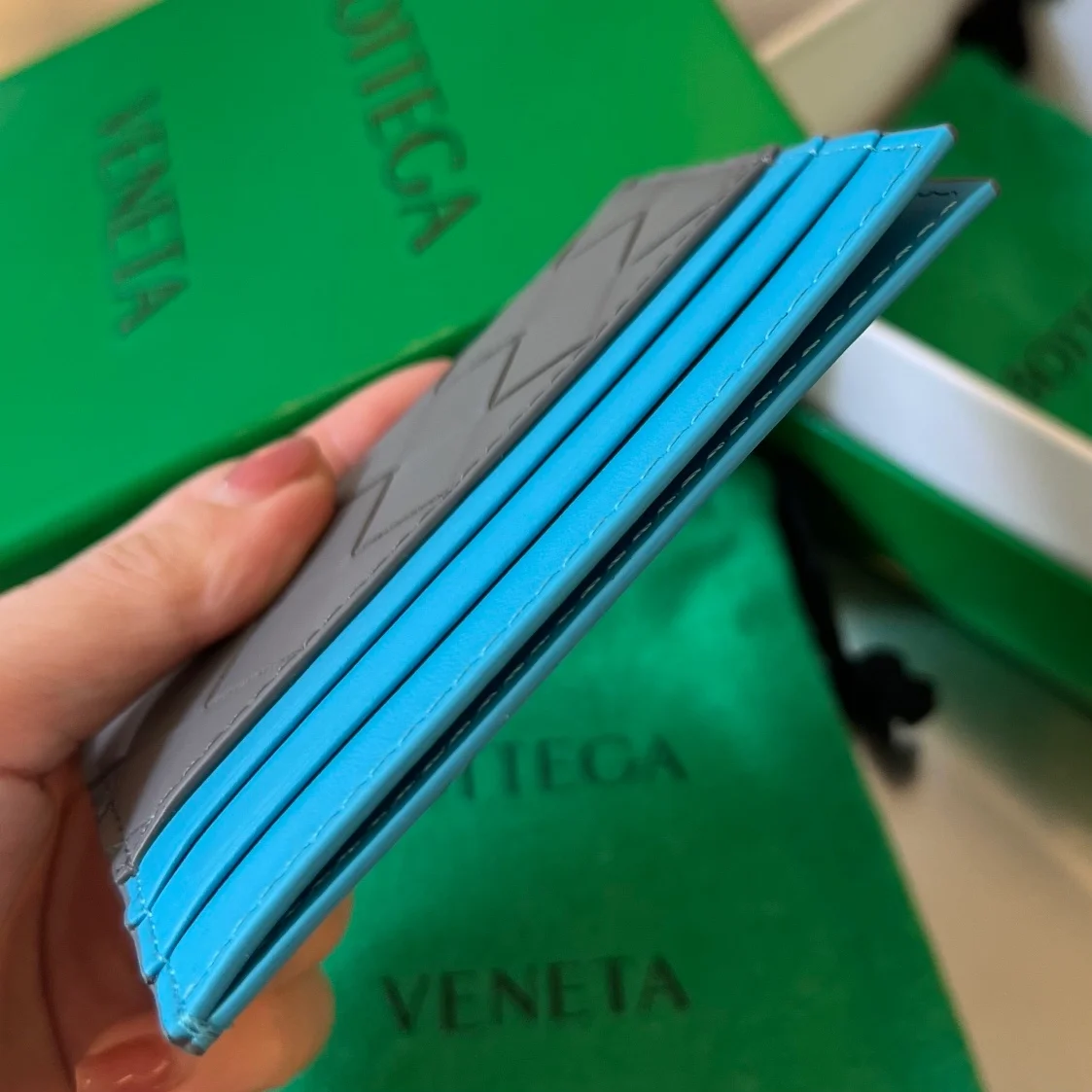 보테가 베네타 인트레치아토 투톤 카드 케이스 그레이블루