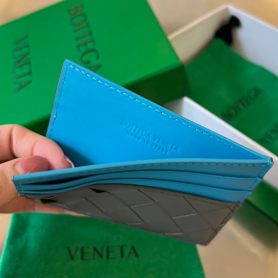 보테가 베네타 인트레치아토 투톤 카드 케이스 그레이블루