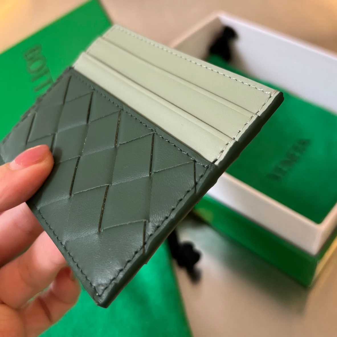 보테가 베네타 인트레치아토 투톤 카드 케이스