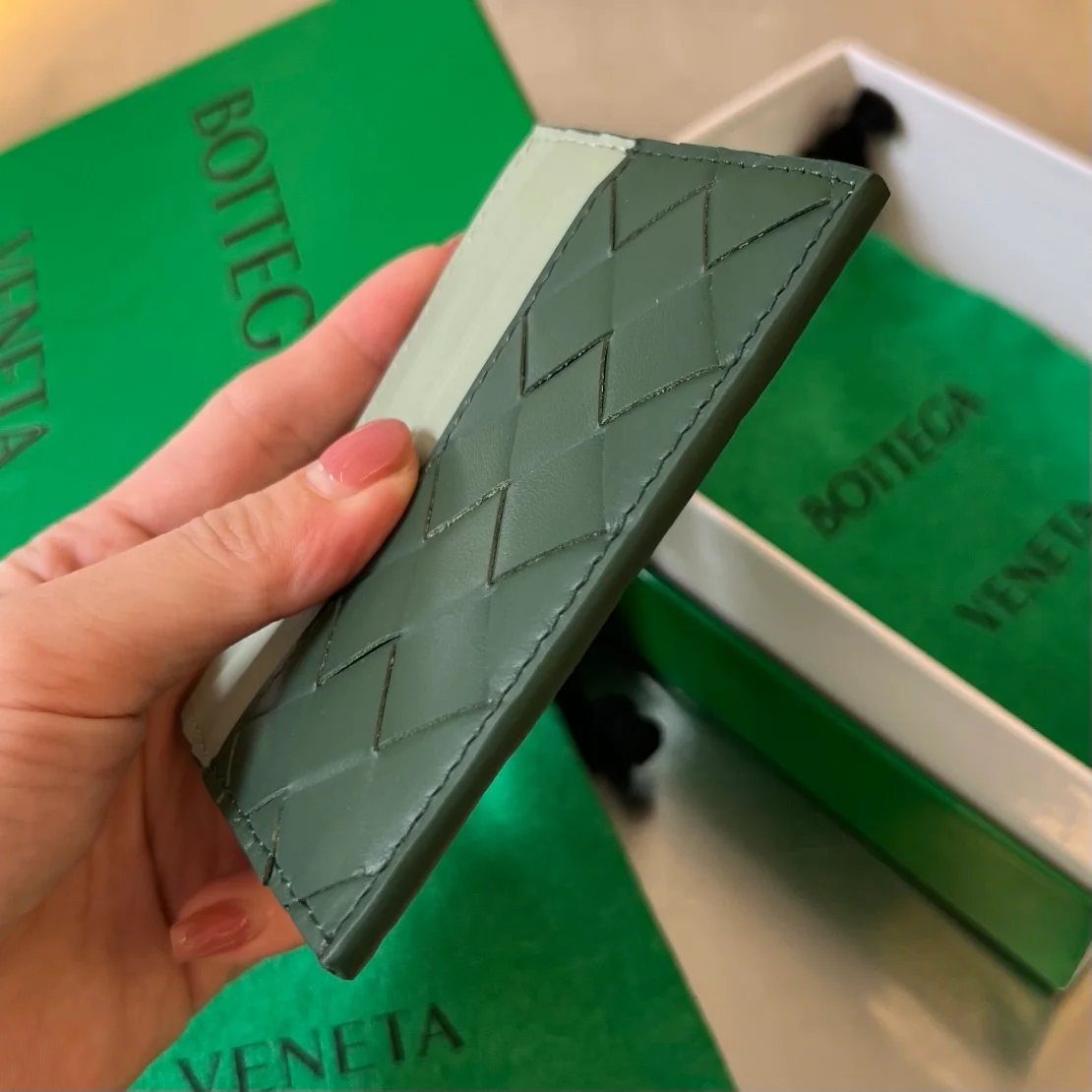 보테가 베네타 인트레치아토 투톤 카드 케이스