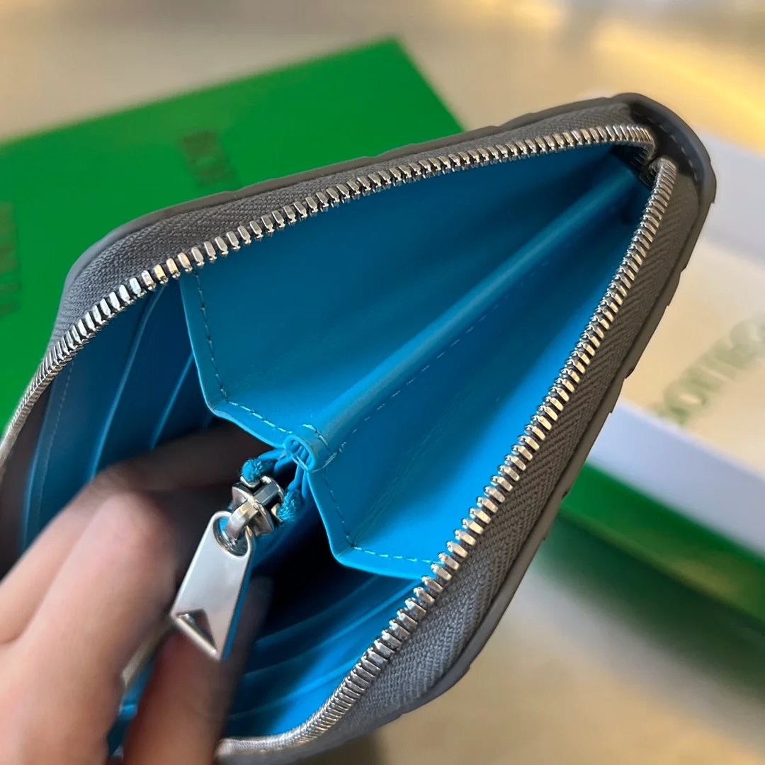 보테가 베네타 인트레치아토 어라운드 지갑 썬더