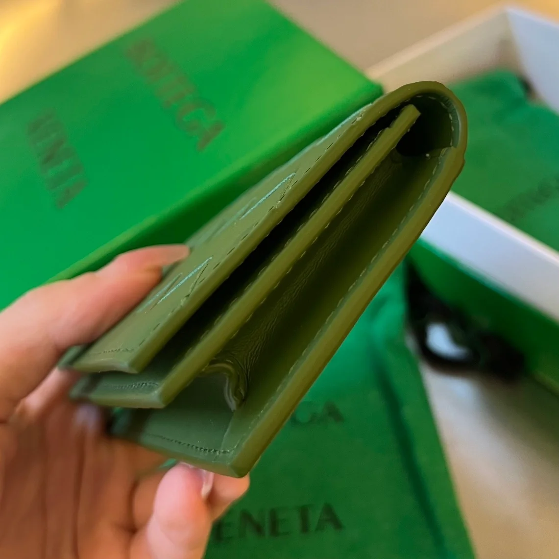 보테가 베네타 인트레치아토 명함 케이스 아보카도