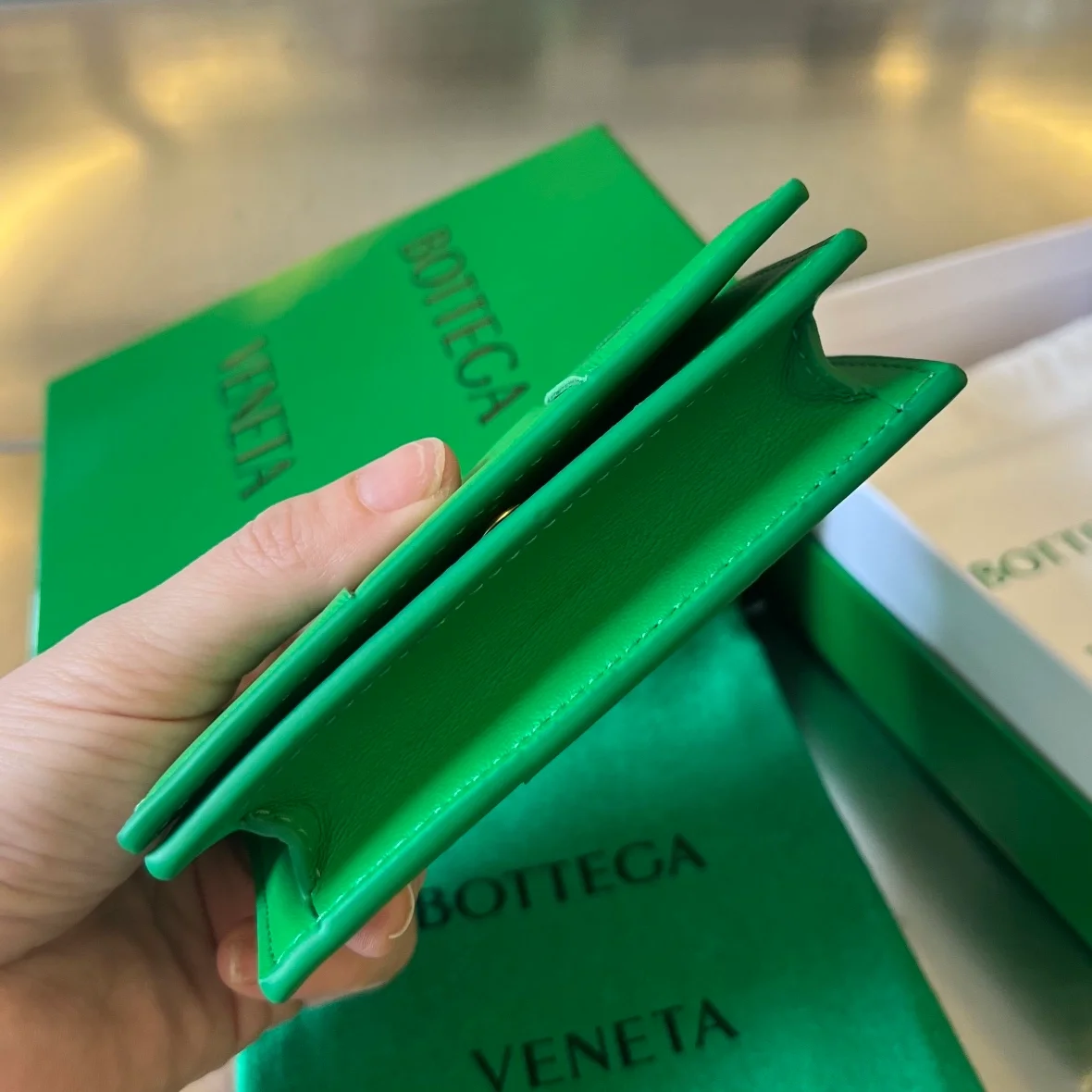 보테가 베네타 인트레치아토 레더 월렛