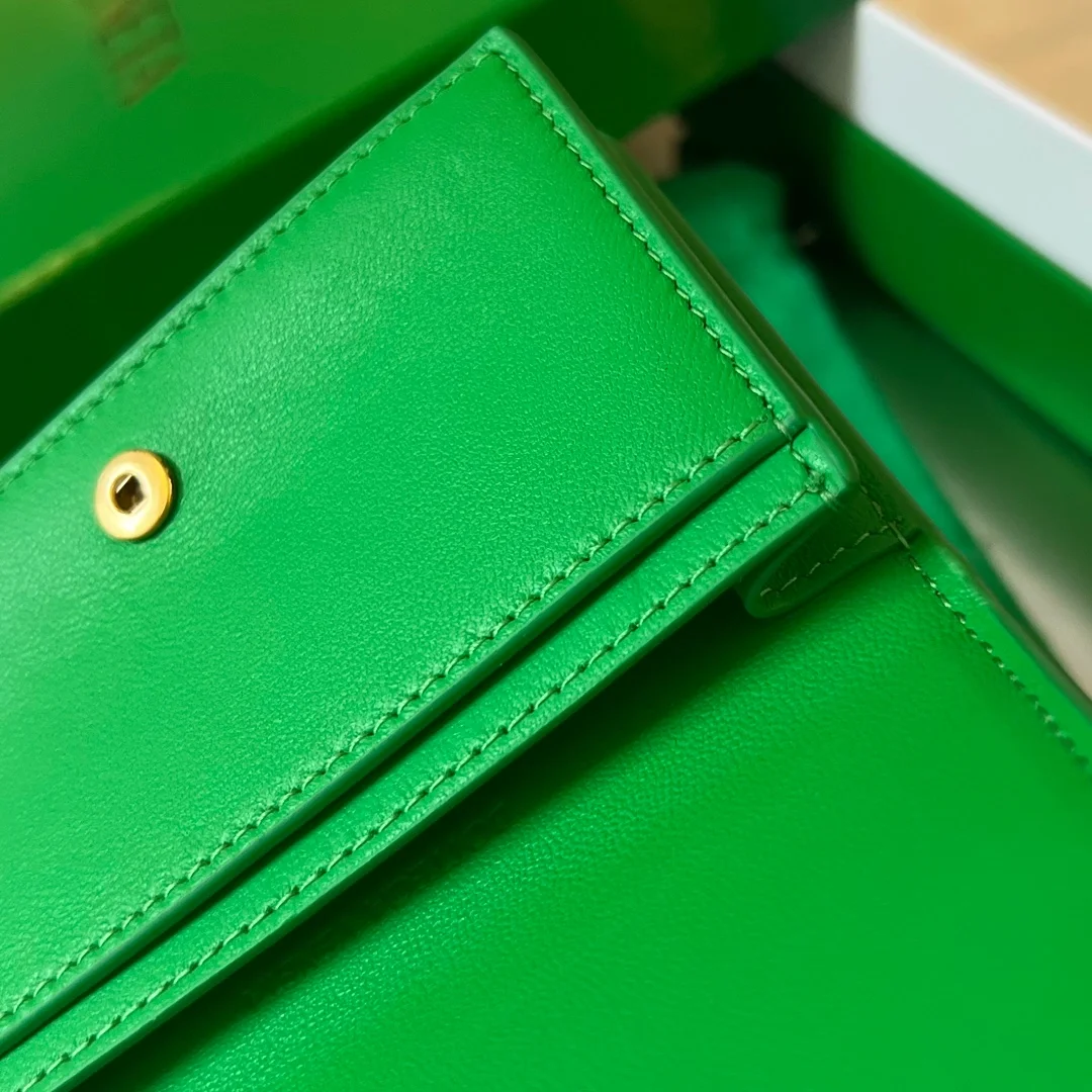 보테가 베네타 인트레치아토 레더 월렛