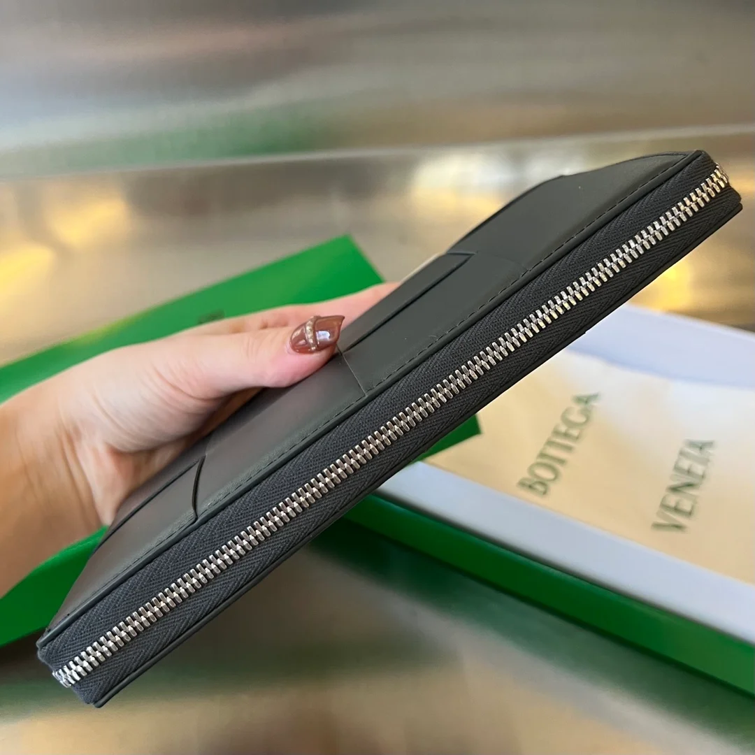 보테가 베네타 카세트 지퍼 어라운드 지갑