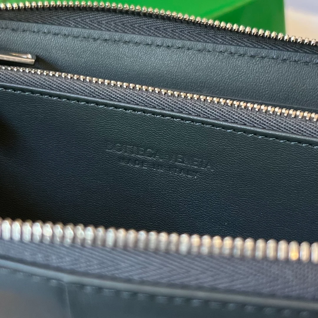 보테가 베네타 카세트 지퍼 어라운드 지갑