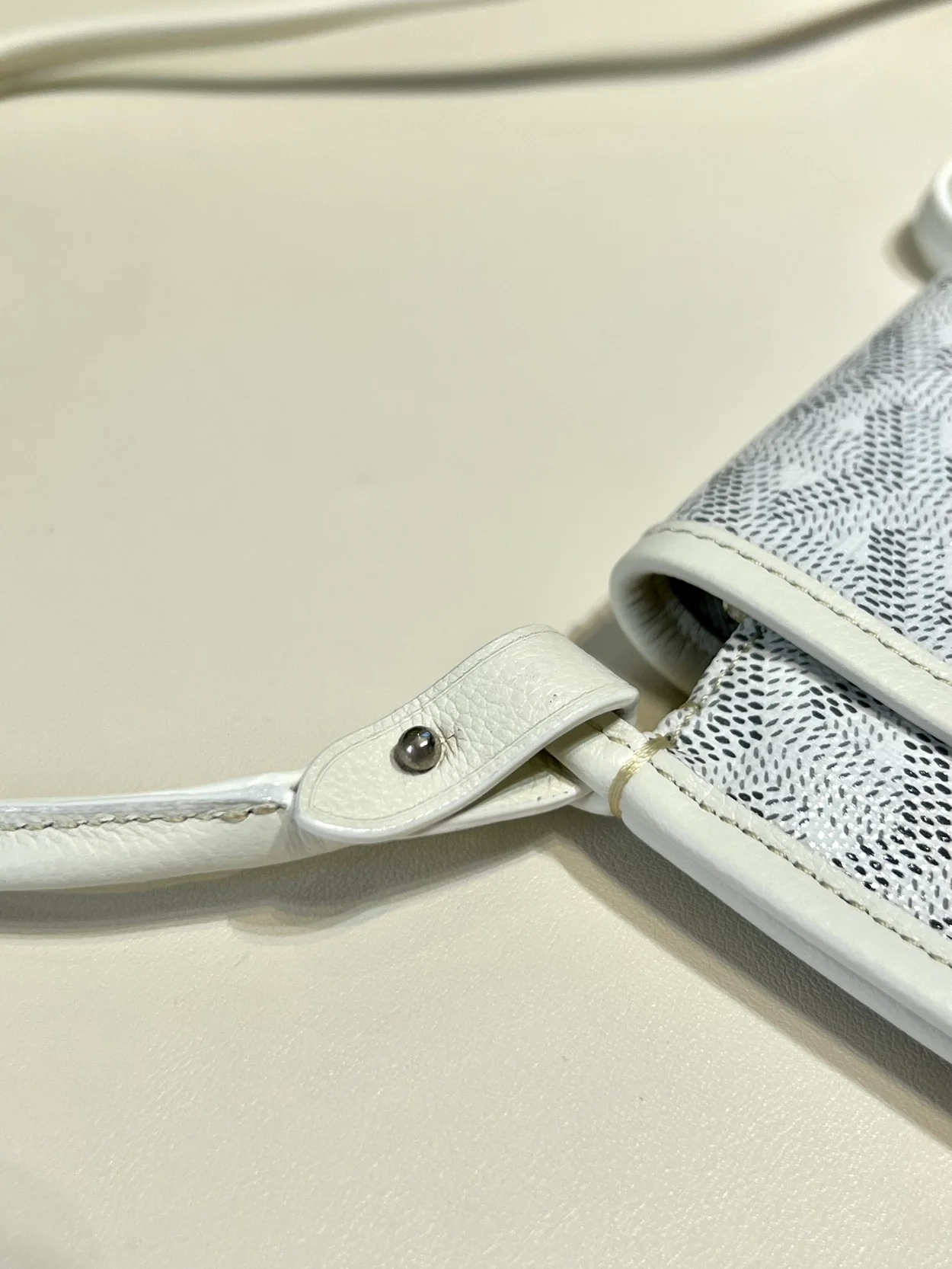 고야드 플뤼메 클러치 지갑 화이트