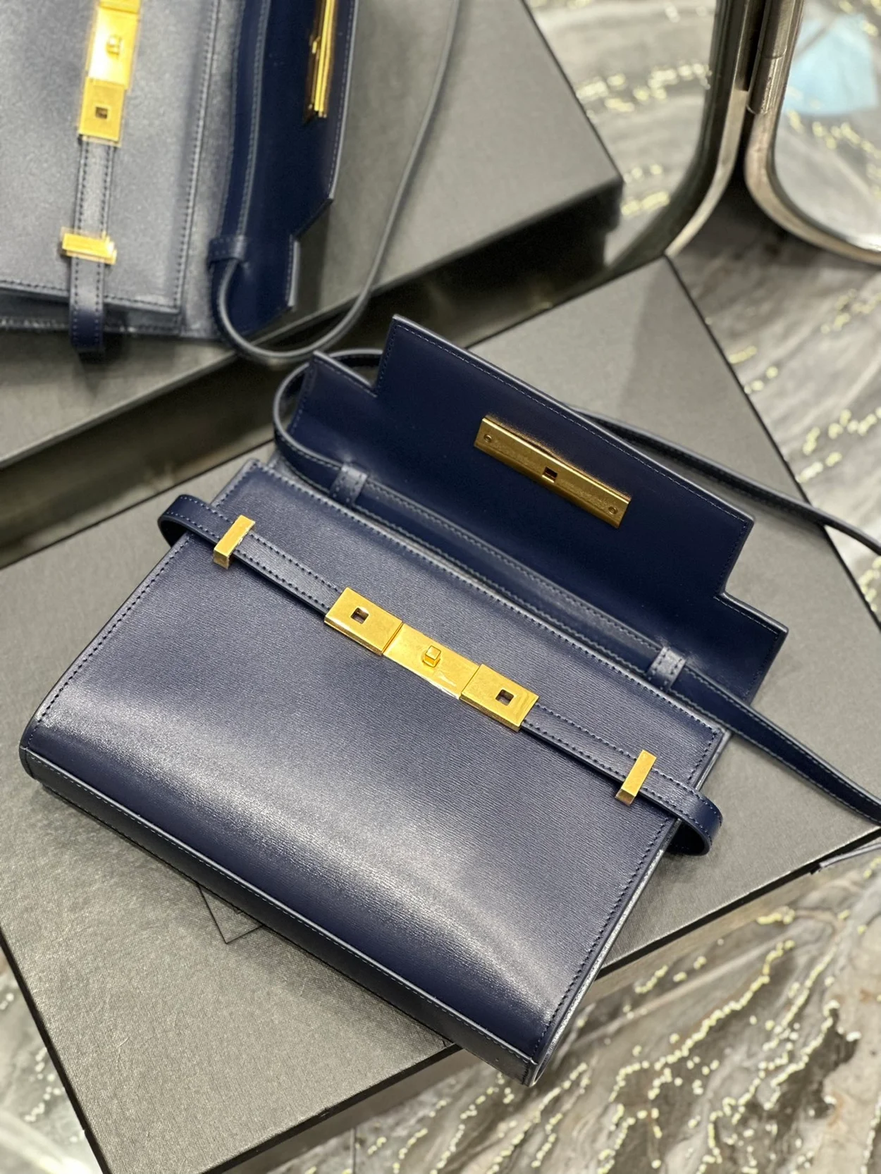 생로랑 맨해튼 스몰 숄더백 블루