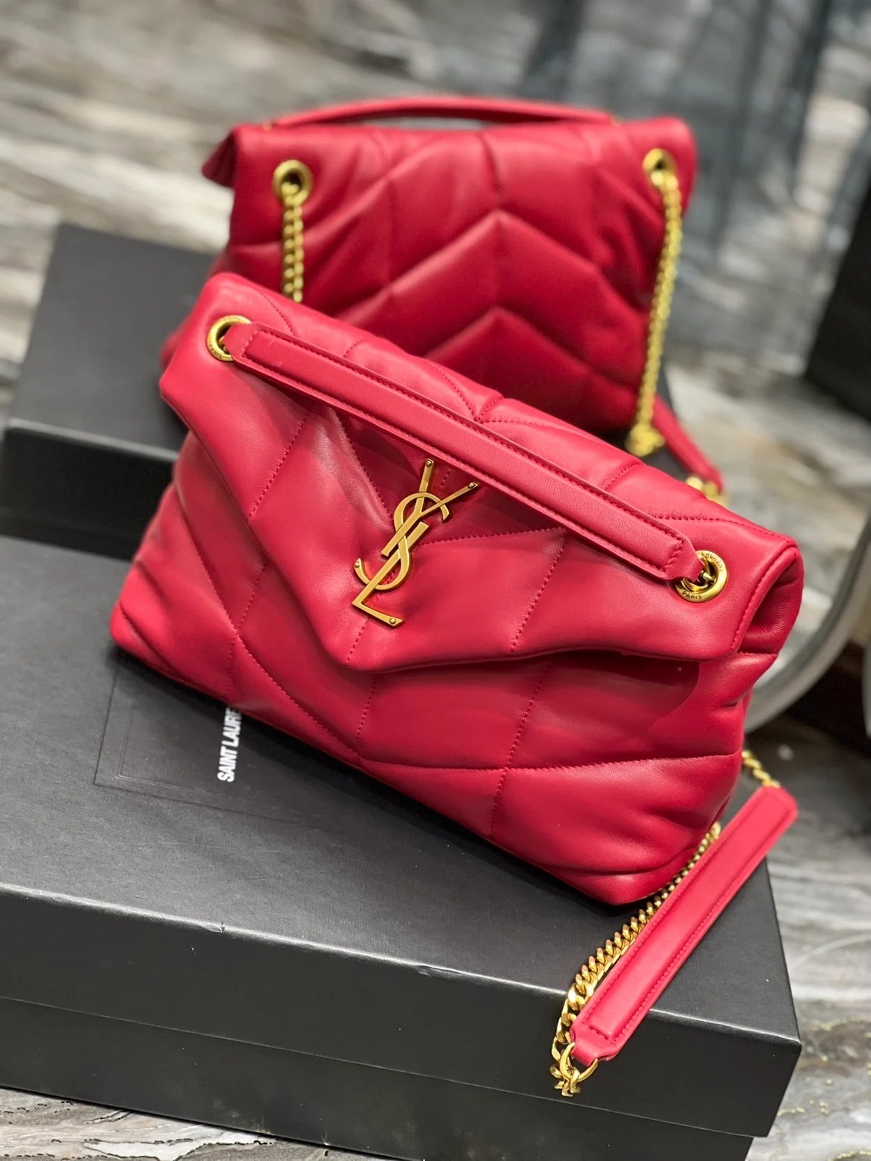 생로랑 PUFFER 레더 숄더백 레드 골드