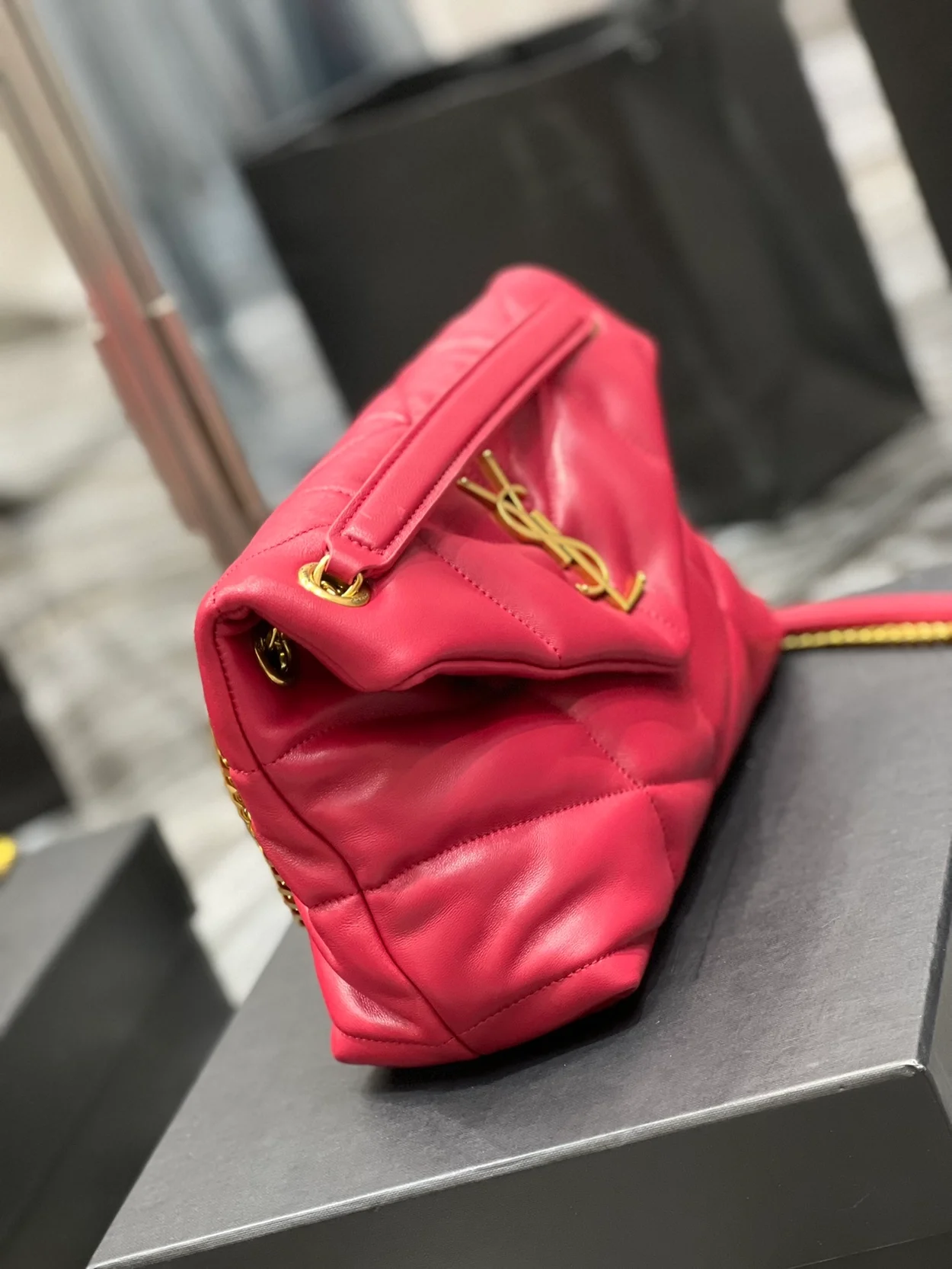 생로랑 PUFFER 레더 숄더백 레드 골드