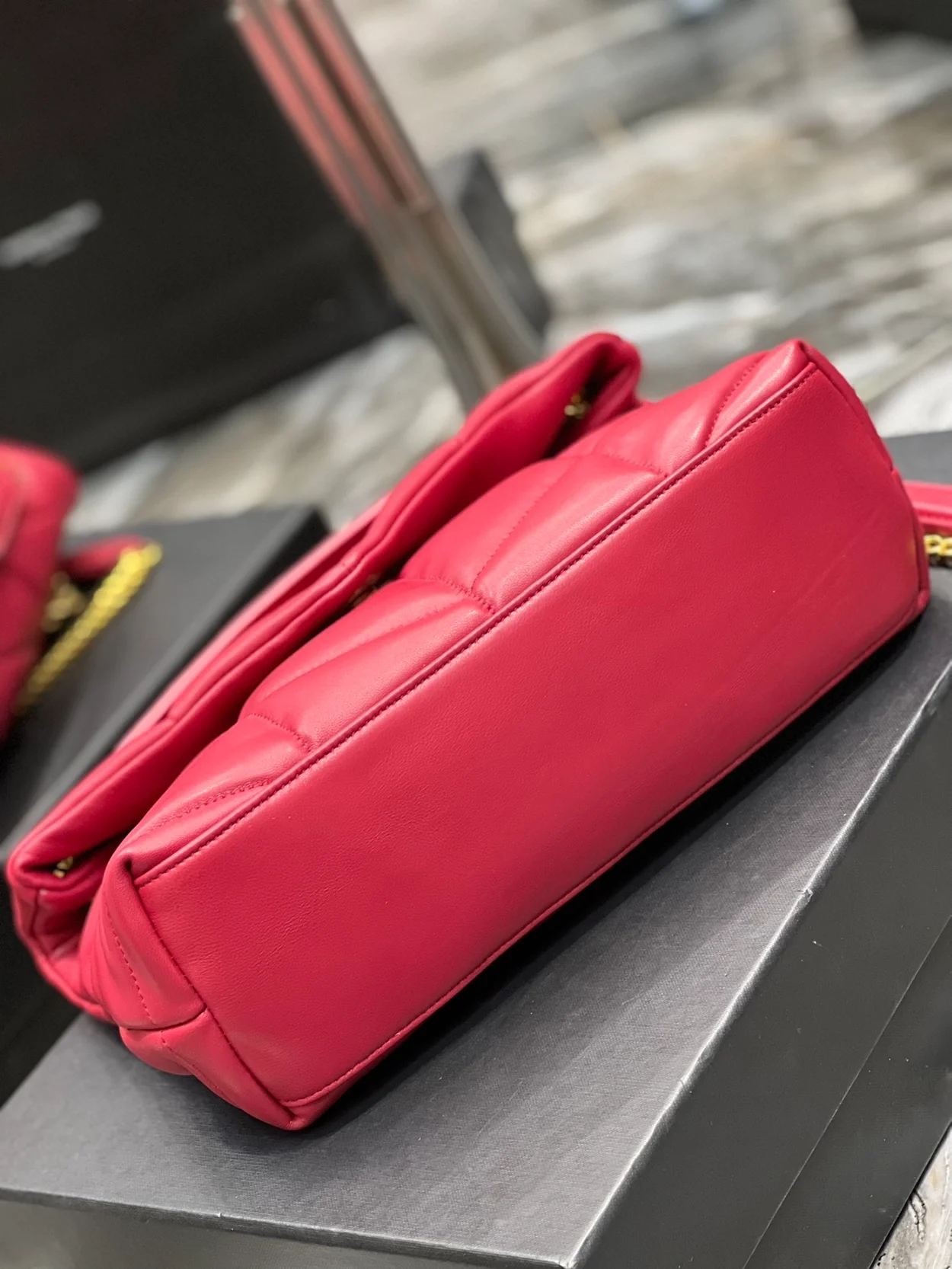 생로랑 PUFFER 레더 숄더백 레드 골드