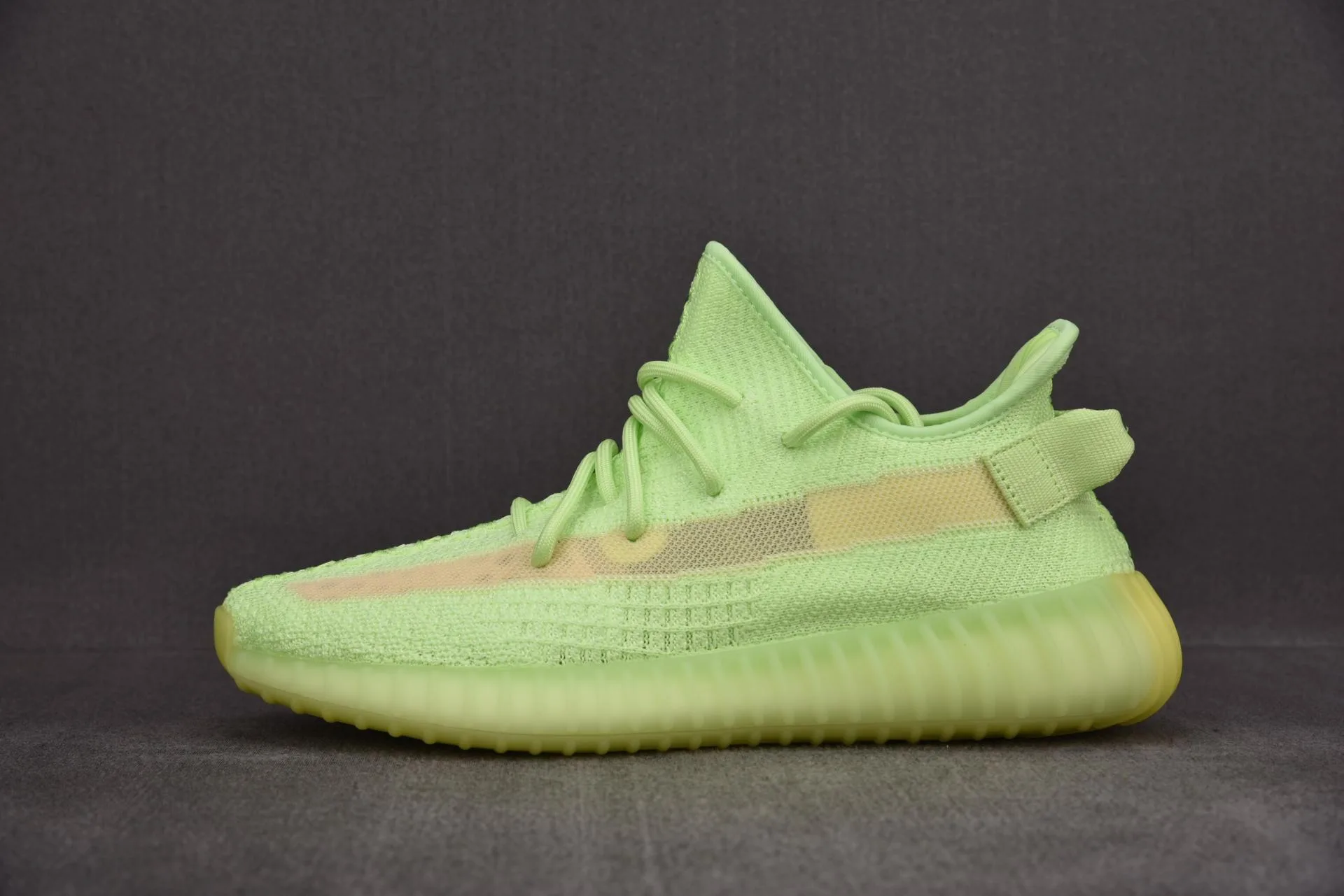 아디다스 이지 부스트 350 V2 글로우 상세 이미지 2
