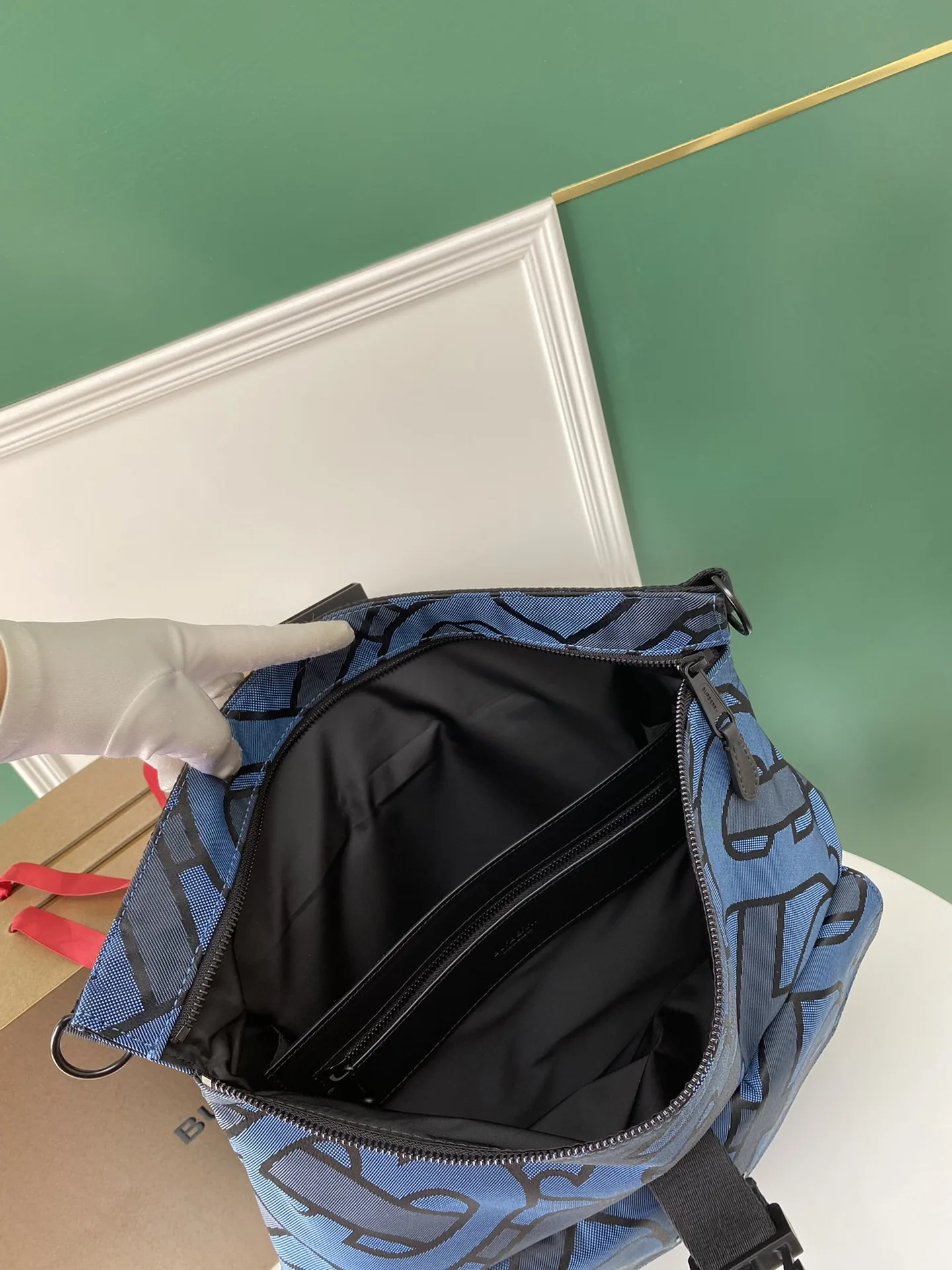 버버리 블루 자카 TB 모노그램 백팩 상세 이미지 5