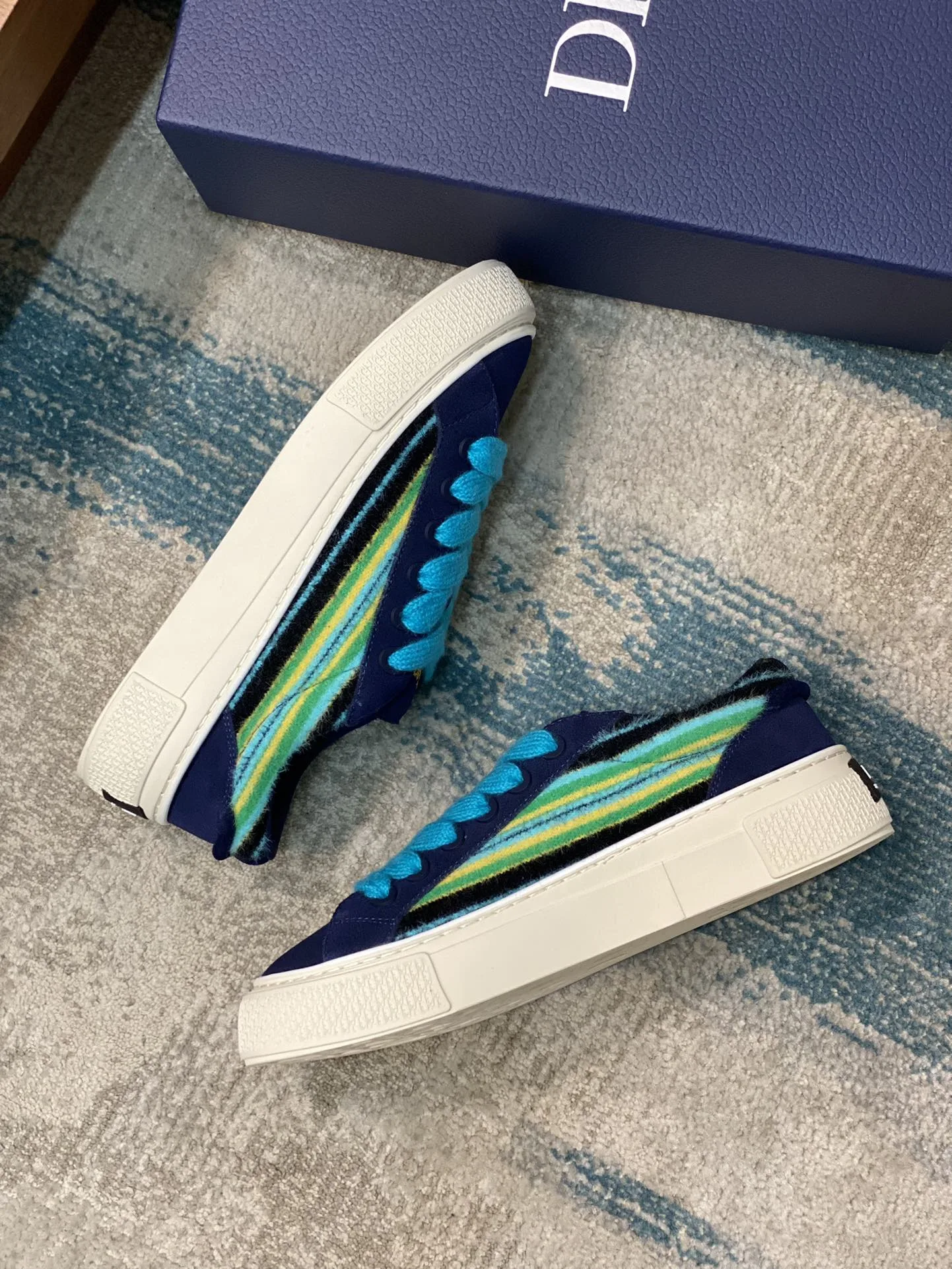 디올 x 데님 티어스 B33 모헤어 네이비 스웨이드 상세 이미지 2