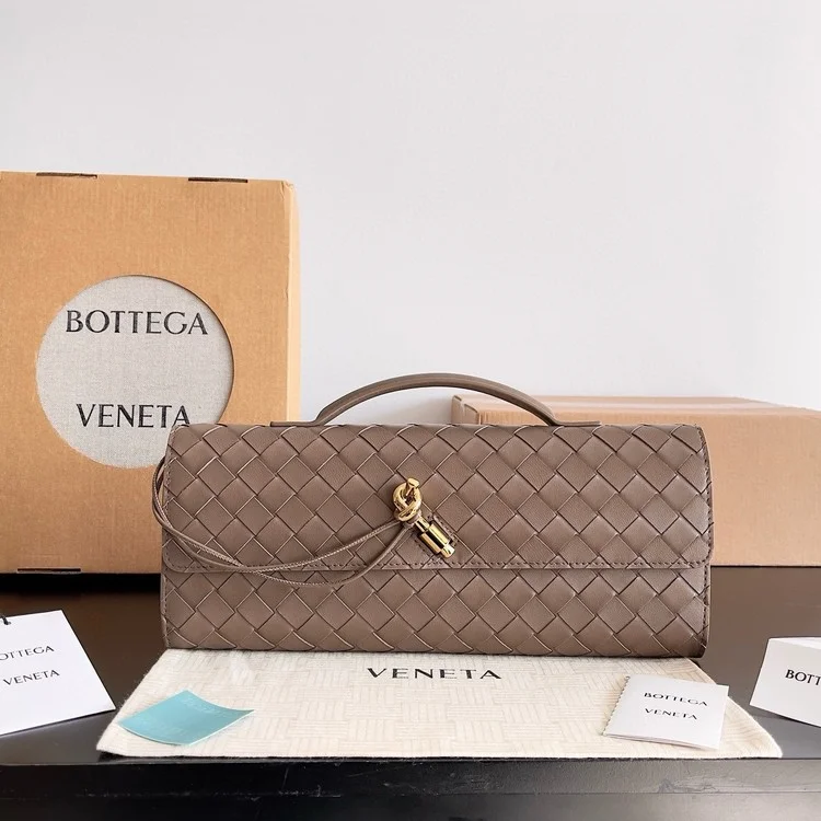 보테가베네타 롱 핸들 클러치  741511