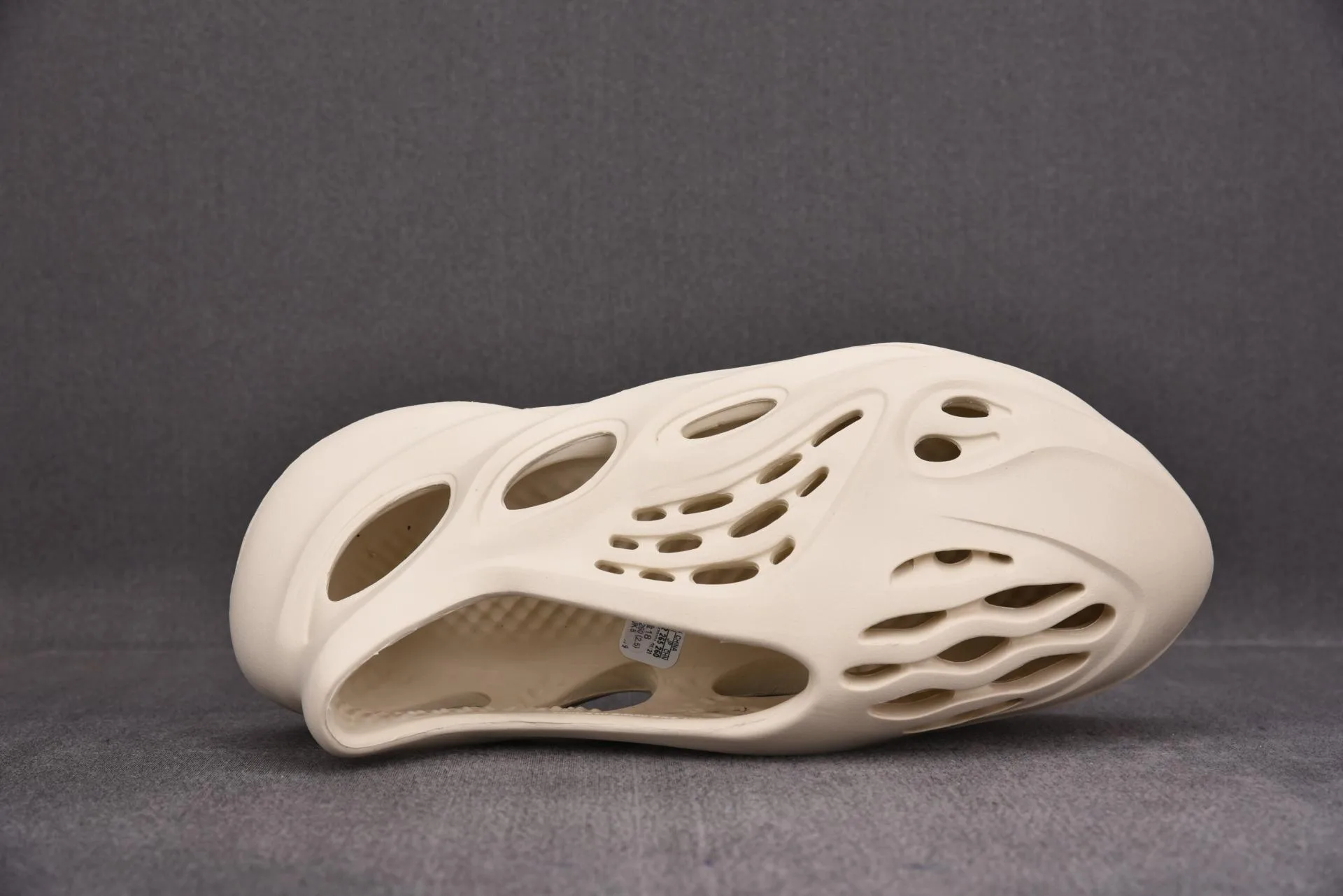 아디다스 이지 폼 러너 샌드 상세 이미지 4